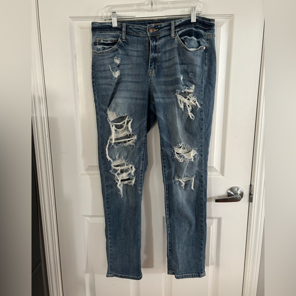 Judy Blue Mid Rise Boyfriend Fit Distressed